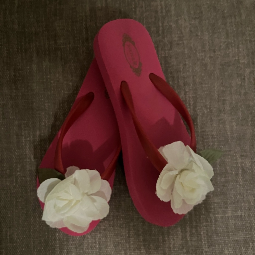 NWT Joyfolie Coralie Flip Flops in Fuchsia- Little Girls 12 - Picture 2 of 4
